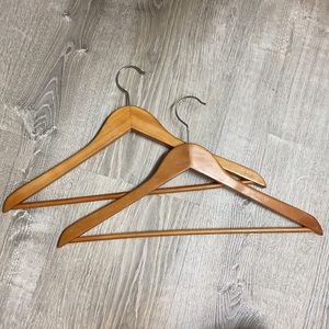 Set of 2 wood display hangers
